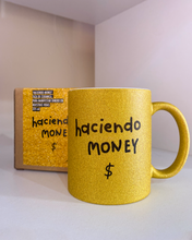 Cargar imagen en el visor de la galería, TAZA HACIENDO MONEY DORADO
