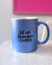 Cargar imagen en el visor de la galería, TAZA SÉ UN HUMANO CHIDO
